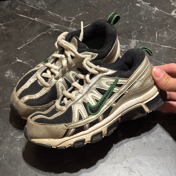 Nike V5 RNR Preschool Lifestyle Shoes Light Violet Ghost  Vintage 90s Y2K Nike Retro Chunky 12.5C Boys Sneaker